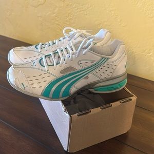 Women’s PUMA RUNNING SHOES SIZE 7 Cyan and white in color